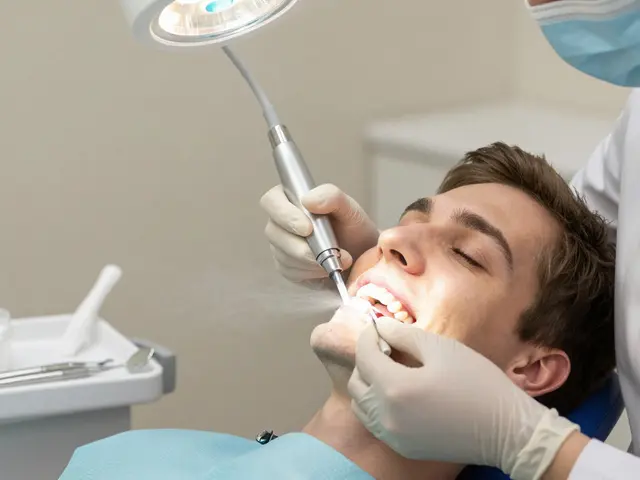 Zlepšete své zubní zdraví pomocí pískování zubů: co to je a proč to stojí za to