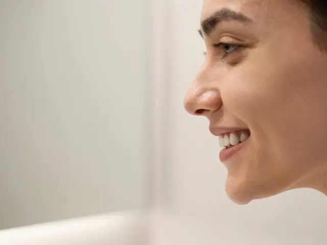 Keramické zuby: Jak přežít první noc a první dny po aplikaci