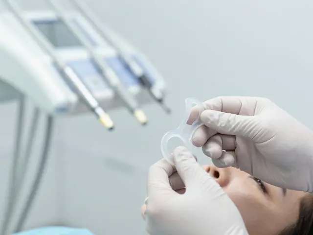 Jak se dává čep do zubu? Vysvětlení pojmu a skutečná řešení citlivosti