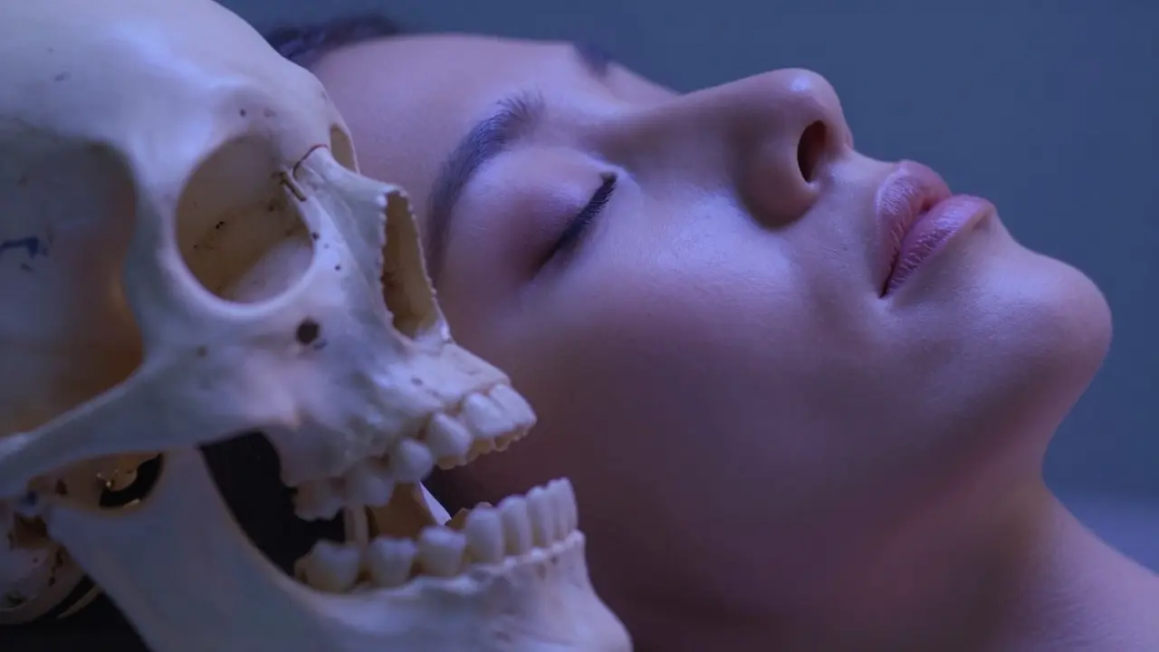 Křivé zuby a hypnóza: Funguje to nebo je to mýtus?